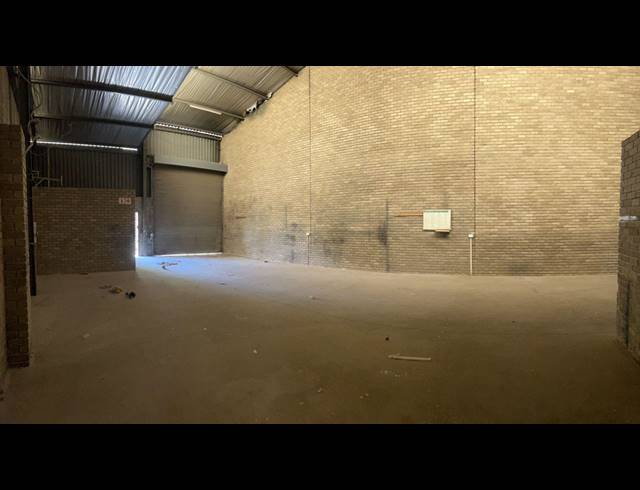 165M² WAREHOUSE TO LET IN LOMBARDY WEST